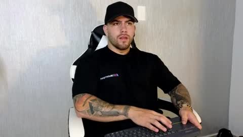 Snapshot of ades_lowe chatting on September 22, 11:45 am Ades online show from September 22, 11:45 am