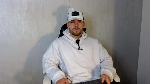 Snapshot of ades_lowe chatting on September 24, 11:46 am Ades online show from September 24, 11:46 am