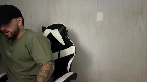 Snapshot of ades_lowe chatting on October 24, 12:01 pm Ades online show from October 24, 12:01 pm