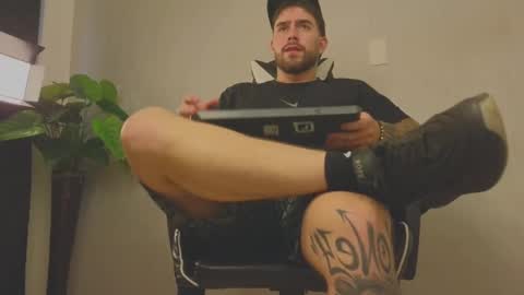 Snapshot of ades_lowe chatting on October 29, 11:56 am Ades online show from October 29, 11:56 am