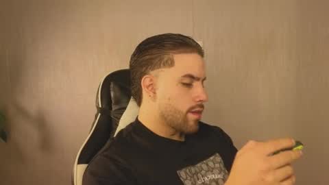 Snapshot of ades_lowe chatting on November 9, 12:25 pm Ades online show from November 9, 12:25 pm