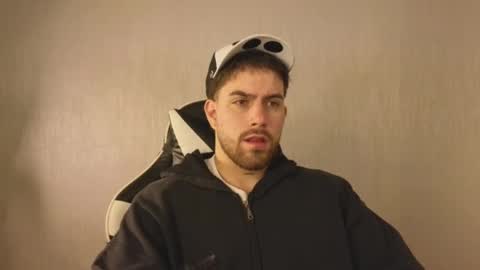 Snapshot of ades_lowe chatting on November 13, 11:31 am Ades online show from November 13, 11:31 am