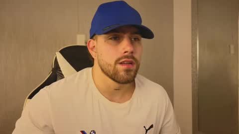 Snapshot of ades_lowe chatting on November 14, 12:59 pm Ades online show from November 14, 12:59 pm