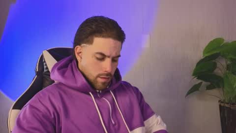 Snapshot of ades_lowe chatting on November 26, 10:38 am Ades online show from November 26, 10:38 am