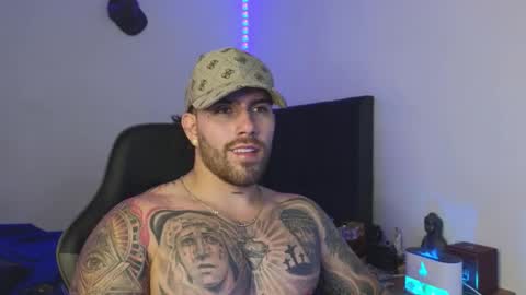 Snapshot of ades_lowe chatting on January 16, 5:00 am Ades online show from January 16, 5:00 am