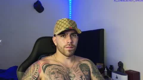 Snapshot of ades_lowe chatting on January 18, 10:02 pm Ades online show from January 18, 10:02 pm