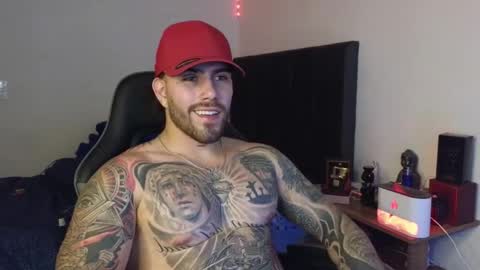 Snapshot of ades_lowe chatting on February 3, 6:22 am Ades online show from February 3, 6:22 am