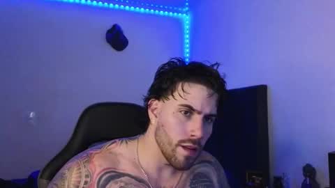 Snapshot of ades_lowe chatting on February 4, 6:52 am Ades online show from February 4, 6:52 am