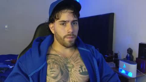 Snapshot of ades_lowe chatting on February 6, 6:40 am Ades online show from February 6, 6:40 am