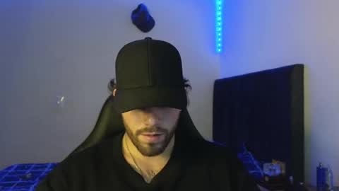 Snapshot of ades_lowe chatting on February 10, 6:28 am Ades online show from February 10, 6:28 am