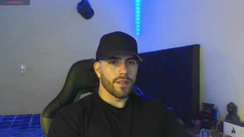 Snapshot of ades_lowe chatting on February 16, 9:05 am Ades online show from February 16, 9:05 am