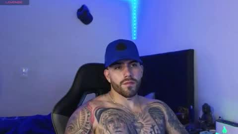 Snapshot of ades_lowe chatting on February 18, 6:31 am Ades online show from February 18, 6:31 am