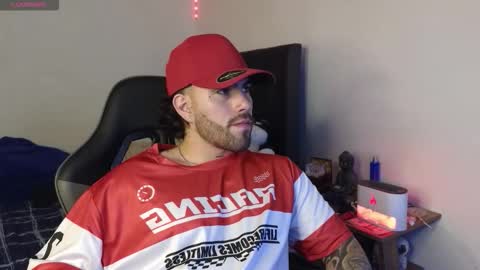 Snapshot of ades_lowe chatting on February 25, 4:44 am Ades online show from February 25, 4:44 am