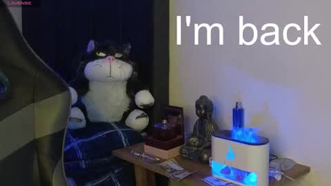 Snapshot of ades_lowe chatting on February 26, 4:55 am Ades online show from February 26, 4:55 am