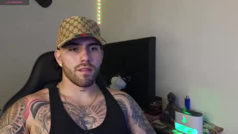 Snapshot of ades_lowe chatting on February 27, 5:18 am Ades online show from February 27, 5:18 am