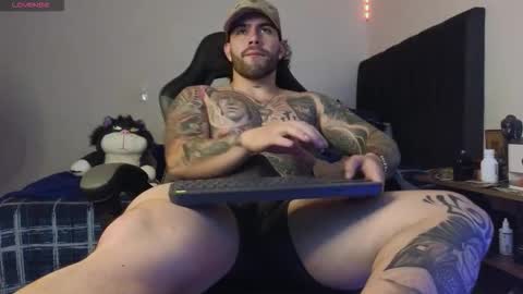 Snapshot of ades_lowe chatting on March 2, 8:43 am Ades online show from March 2, 8:43 am