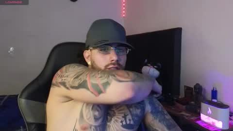 Snapshot of ades_lowe chatting on March 3, 5:02 am Ades online show from March 3, 5:02 am