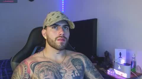 Snapshot of ades_lowe chatting on March 13, 4:52 am Ades online show from March 13, 4:52 am