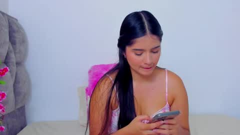 Snapshot of adhara__evanss chatting on January 6, 11:07 am online show from January 6, 11:07 am