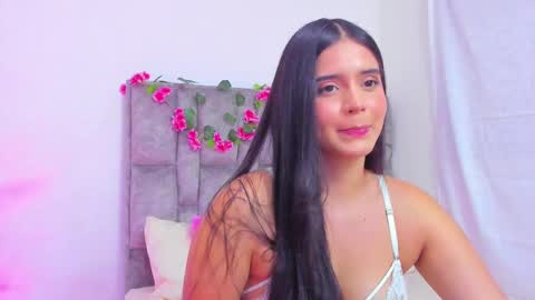 Snapshot of adhara__evanss chatting on January 7, 11:14 pm online show from January 7, 11:14 pm