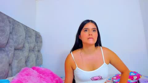 Snapshot of adhara__evanss chatting on January 17, 4:17 am online show from January 17, 4:17 am