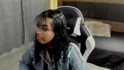Snapshot of adhara_messy chatting on July 17, 2:02 pm ADHARA MESSY online show from July 17, 2:02 pm
