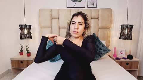 AdharaSmithh online show from January 21, 9:25 pm