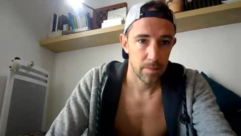 adibou13 online show from February 25, 9:08 am