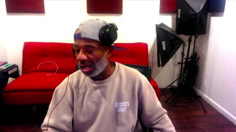 Snapshot of adick_ting chatting on December 7, 7:16 am adick_ting online show from December 7, 7:16 am