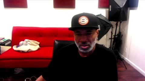 Snapshot of adick_ting chatting on December 8, 1:35 am adick_ting online show from December 8, 1:35 am