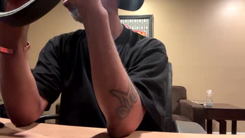 Snapshot of adick_ting chatting on December 8, 6:22 am adick_ting online show from December 8, 6:22 am