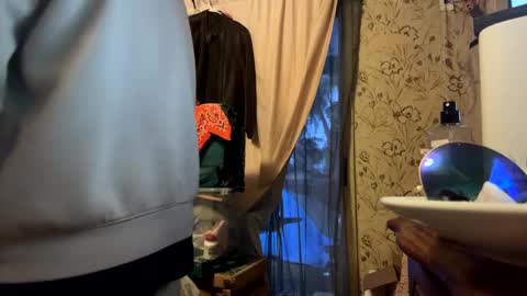 Snapshot of adick_ting chatting on December 15, 1:02 am adick_ting online show from December 15, 1:02 am