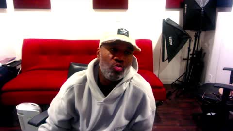 Snapshot of adick_ting chatting on December 25, 2:14 am adick_ting online show from December 25, 2:14 am