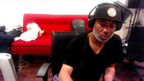 Snapshot of adick_ting chatting on December 26, 2:33 am adick_ting online show from December 26, 2:33 am