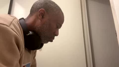 Snapshot of adick_ting chatting on February 7, 11:23 am adick_ting online show from February 7, 11:23 am