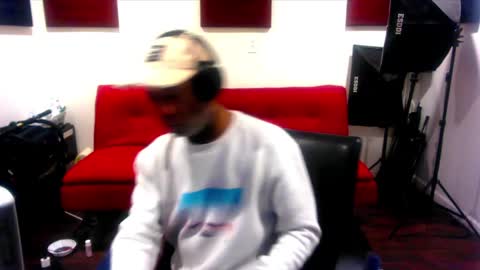 Snapshot of adick_ting chatting on February 19, 4:34 am adick_ting online show from February 19, 4:34 am