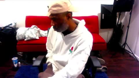 Snapshot of adick_ting chatting on February 22, 1:46 pm adick_ting online show from February 22, 1:46 pm