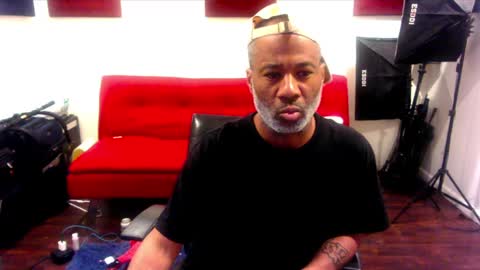 Snapshot of adick_ting chatting on February 22, 6:52 pm adick_ting online show from February 22, 6:52 pm