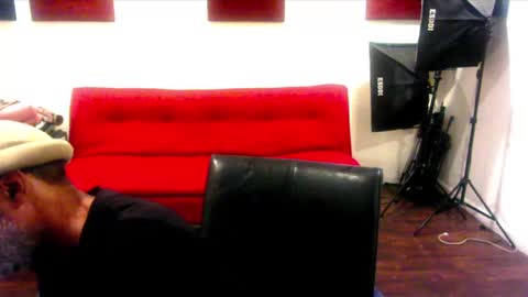 Snapshot of adick_ting chatting on March 7, 10:45 am adick_ting online show from March 7, 10:45 am