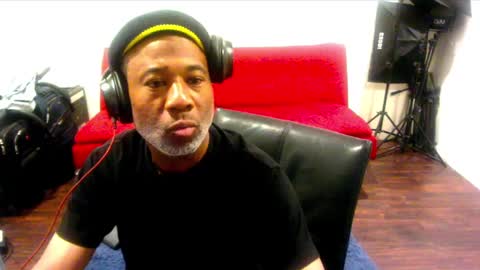 Snapshot of adick_ting chatting on March 10, 3:45 am adick_ting online show from March 10, 3:45 am