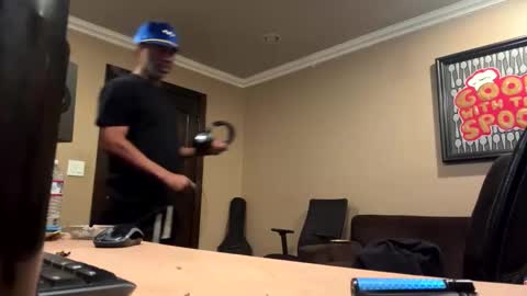 Snapshot of adick_ting chatting on October 29, 5:47 pm adick_ting online show from October 29, 5:47 pm