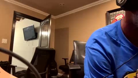 Snapshot of adick_ting chatting on November 4, 1:32 pm adick_ting online show from November 4, 1:32 pm