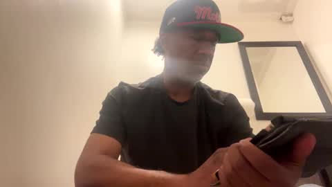 Snapshot of adick_ting chatting on May 4, 11:06 am adick_ting online show from May 4, 11:06 am