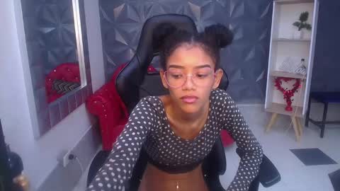 adisson_petite1 online show from December 13, 7:53 pm
