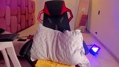 adonis_hot_xx online show from December 4, 9:45 pm