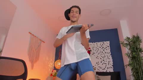 Snapshot of adonis_wb chatting on November 14, 1:26 am adonis_wb online show from November 14, 1:26 am