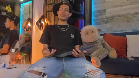 Snapshot of adonis_wb chatting on November 18, 1:44 am adonis_wb online show from November 18, 1:44 am