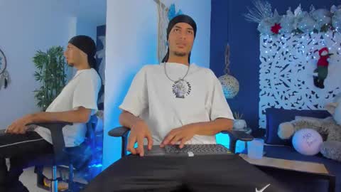 Snapshot of adonis_wb chatting on December 3, 10:19 pm adonis_wb online show from December 3, 10:19 pm