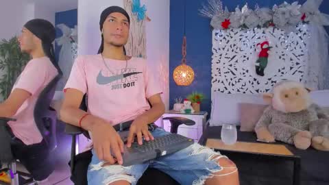 Snapshot of adonis_wb chatting on December 4, 8:39 pm adonis_wb online show from December 4, 8:39 pm