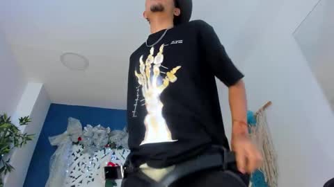 Snapshot of adonis_wb chatting on December 14, 4:51 am adonis_wb online show from December 14, 4:51 am